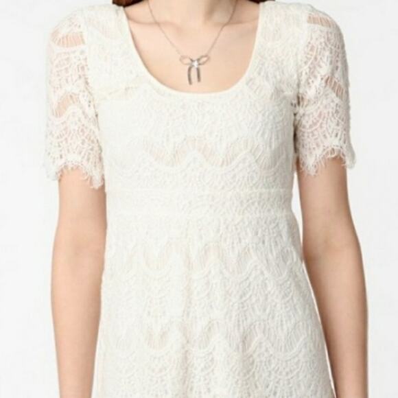 Pins and Needles Urban Out fitters Ivory Lace Short Sleeve Party Dress Size L - Picture 5 of 11